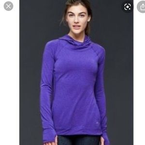 GAP FIT BREATHE HOODED SWEATER